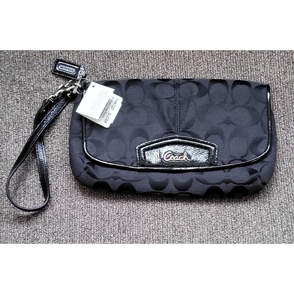 NWT Coach Wristlet - Picture 1 of 3